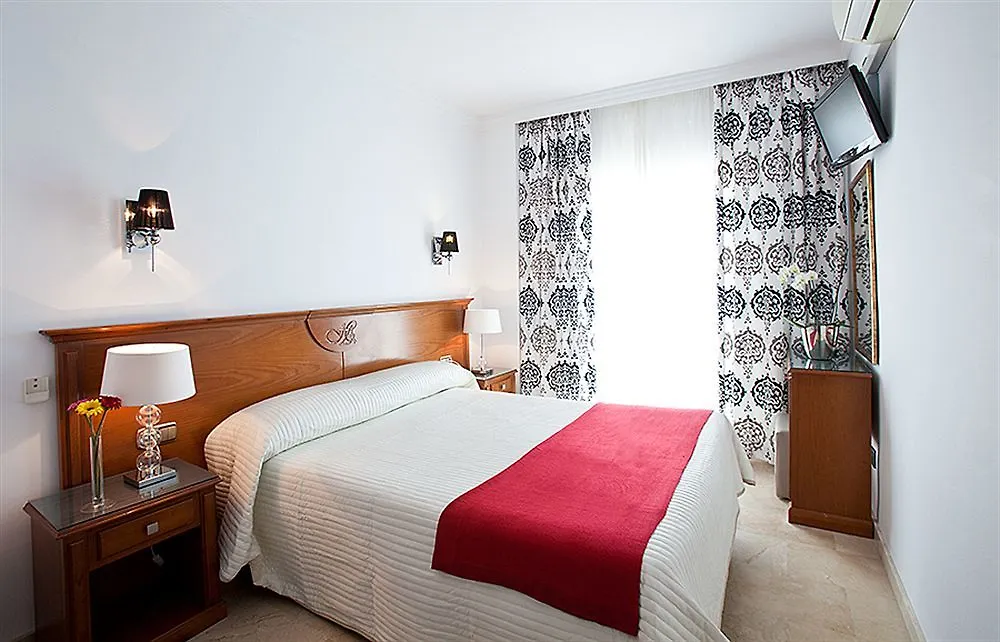 Hotel Abril Nerja 2*,